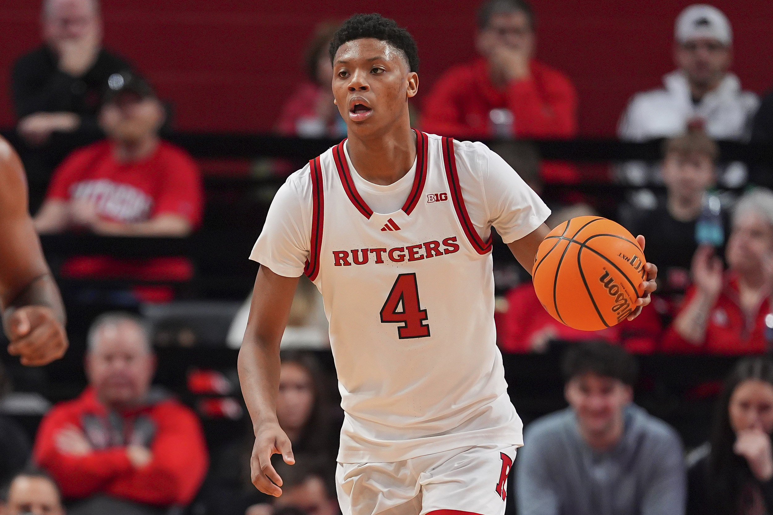 爱游戏官方入口-Shams：爵士队暂无交易艾斯·贝利的计划