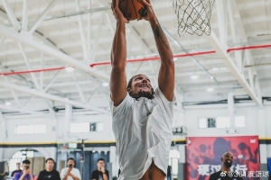 真乃当代吕布！戈登中国行首日早起训练 下午观战触地即燃