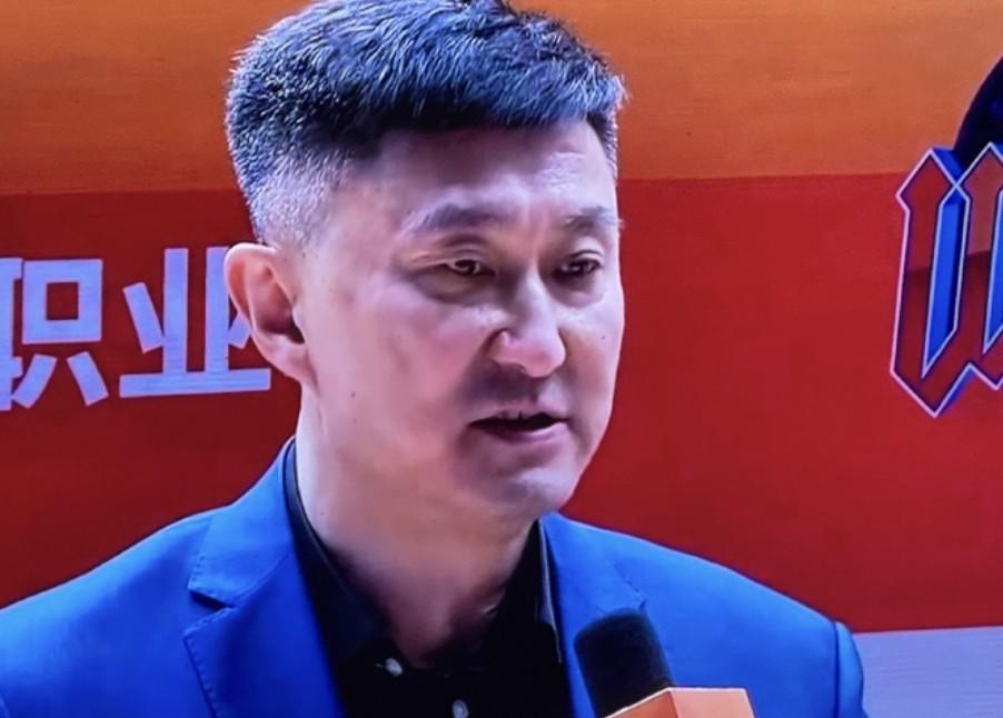 爱游戏官方入口-杜锋：四川队在困难时期依然为了热爱而打球，向他们表示致敬